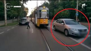 Recordul parcărilor neinspirate: O șoferiță din Iași a blocat cu mașina 15 tramvaie, timp de o oră