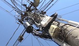 Situaţie halucinantă, în plin COD ROŞU de caniculă! Locuitorii din Simeria au rămas fără curent electric