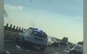 Probleme în trafic pe Autostrada Soarelui. Şase maşini avariate într-un carambol pe drumul spre mare (VIDEO)