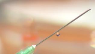 Vaccinarea nu va fi obligatorie, dar copiii nevaccinaţi ar putea să nu mai fie primiţi în grădiniţele şi şcolile de stat