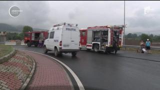 Clipe de groază pe şosea: Un autobuz a luat foc în mers. Pasagerii au intrat în panică