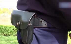 Un poliţist sibian condamnat pentru că a împuşcat mortal un bărbat care îl lovise a cîştigat un apel excepţional, după un an şi jumătate după gratii