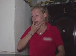 O PENSIONARĂ din Suceava a ajuns la spital în stare gravă, după ce a fost BĂTUTĂ CU SĂLBĂTICIE de un individ, în scara blocului