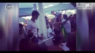 Neymar şi-a sărbătorit transferul la PSG în celebra staţiune St.Tropez. Sportivul a petrecut două zile alături de colegi