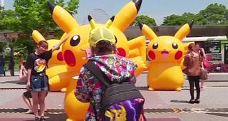 Festivalul vânătorilor de Pokemoni a avut loc în Japonia! Fanii înfocaţi ai jocului l-au întâlnit pe Pikachu în persoană!
