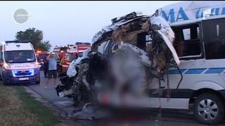Mărturii cutremurătoare din teribilul accident de la Arad, soldat cu doi morţi şi 10 răniţi: "M-a luat somnul în microbuz, m-am trezit sub scaun"
