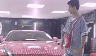 OPULENŢĂ dusă la extrem! Fiul unui miliardar din Dubai a primit cadou un Ferrari în valoare de 200 de mii de lire sterline
