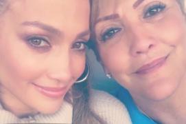 În adolescență, Jennifer Lopez a avut o relaţie nefericită cu mama ei