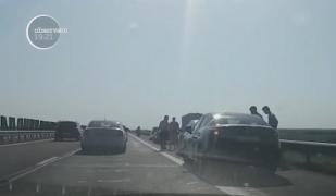 Românii care circulă pe autostradă nu respectă regulile de circulație şi sunt agresivi
