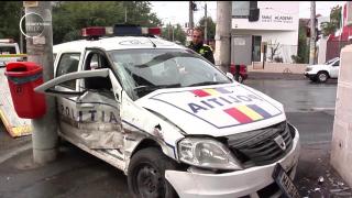 Impact violent cu maşina poliţiei, înregistrat pe camerele de supraveghere! Mărturia şoferului VINOVAT