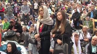 PELERINAJ la Mănăstirea Nicula. Peste 27.000 de credincioşi s-au adunat să ajungă la o icoană! Mai mult de 100 dintre ei au avut nevoie de îngrijiri medicale