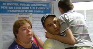 UMILINŢĂ la serviciul paşapoarte. O mamă a trăit un calvar pentru a obţine actul de călătorie pentru fiul ei, grav bolnav