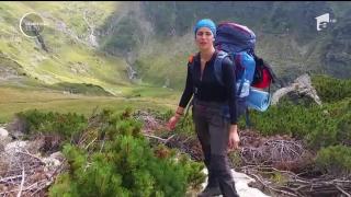 O tânără alpinistă vrea să le arate românilor că vacanţa pe crestele munţilor este o experienţă fantastică!