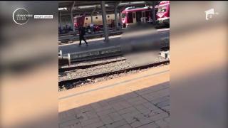 Imagini revoltătoare în cea mai mare gară din Bucureşti. Un copil a fost lăsat de părinţi să se joace pe şinele de tren