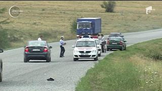 Au văzut moartea cu ochii! Patru persoane au ajuns la spital, după ce maşina lor a căzut într-o râpâ în Gorj