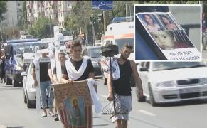 Lacrimi pentru morţii de la Brăneşti! Mama care s-a aruncat în faţa trenului alături de fetiţele ei, înmormântată fără slujbă