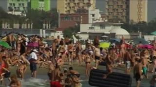 Weekend aglomerat la mare! Stațiunile de pe litoral sunt pline de turiști