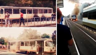 Imagini de coşmar cu tramvaiul care a luat foc în Capitală! Zeci de călători rămaşi captivi în vagonul groazei. Cinci oameni au ajuns la spital