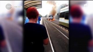 CINCI oameni au ajuns LA SPITAL, cu atacuri de panică şi răni după ce tramvaiul 25 din Bucureşti a luat foc în mers!
