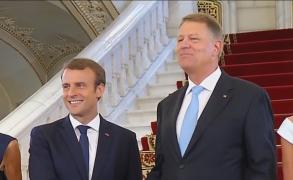 Preşedintele Iohannis, criticat DUR de publicaţia germană Deutsche Welle, pentru atitudinea din timpul vizitei lui Emmanuel Macron la Bucureşti