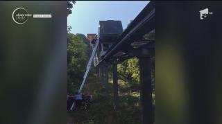 Operațiune dramatică de salvare pe dealul Cetății din Deva: 17 turiști au rămas blocați în telecabină, la 8 metri înălțime