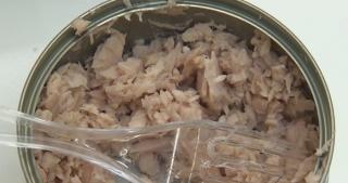 Avertisment șocant: una din două conserve de ton din magazinele româneşti ar putea fi contaminată cu elemente radioactive