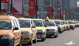 Un taximetrist din Capitală care TÂLHĂREA turişti străini a fost prins şi arestat pentru 30 de zile