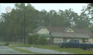 Potop în Statele Unite! Bilanţ negru în urma uraganului Harvey. Oamenii s-au refugiat pe acoperişuri ca să scape de furia naturii