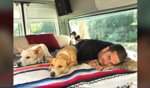 A învins moartea, acum dă lecții de viață! I s-au dat şase săptămâni de viaţă, iar acum la 29 de ani este unul din cei mai cunoscuţi activişti ai lumii