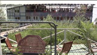 Caz revoltător la Galaţi. O adolescentă a leşinat la restaurantul în care muncea, din cauza epuizării. Cum au reacţionat patronii