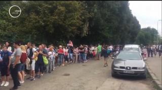 Coadă uriașă la Delfinariul din Constanța! Oamenii au aşteptat mai mult de o oră la intrare