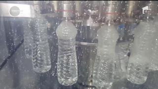 Guvernul vrea să pună un timbru pe sticla cu apă, ceea ce înseamnă o nouă taxă! Cu ce explicaţii vine Ministrul Economiei