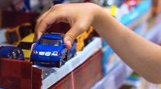 Băieţel de 10 ani, umilit din greşeală! Micuţul a fost confundat cu un alt copil care a furat o jucărie