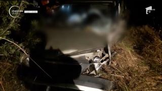 Accident CUMPLIT în localitatea 23 August. Doi bărbaţi, tată şi fiu, AU MURIT după ce maşina în care se aflau a intrat într-un copac
