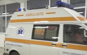 Ambulanţa din Suceava, la un pas de 'comă' din cauza banilor: 'Îmi e frică să nu cadă uşile pe drum şi să pierdem bolnavii'
