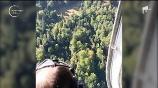 Incendiu izbucnit la marginea unei păduri, stins cu elicopterul! Flăcările uriaşe au acoperit 5 hectare!