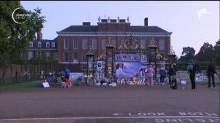 20 de ani de la moartea Prinţesei Diana! Un altar de flori, fotografii şi mesaje adresate Dianei s-a ridicat peste noapte la Porţile Palatului Kensington
