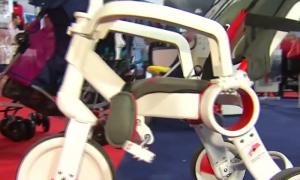 Noua generaţie de bebeluşi poartă haine din materiale folosite de NASA şi se plimbă în cărucioare pliante