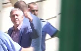 FRAUDĂ imensă la CNAS, 14 funcţionari, inclusiv directorul, reţinuţi de procurori într-un dosar în care se vorbeşte şi despre ameninţări cu arma