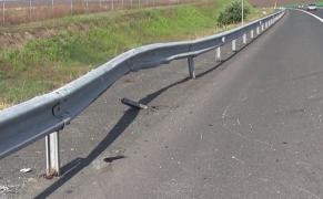 Un preot din judeţul Cluj şi-a pierdut copilul de trei ani, după ce maşina pe care o conducea s-a izbit de un TIR