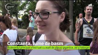 Zeci de arlechini, toboşari din alte vremuri sau insecte uriaşe au invadat străzile Constanţei