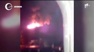 Bloc lovit de trăsnet, la Bacău! Aproape 100 de persoane au fost evacuate de urgenţă din clădirea în flăcări