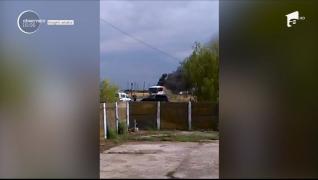Panică în judeţul Timiş! Un autocar în care se aflau 50 de persoane a luat foc în mers