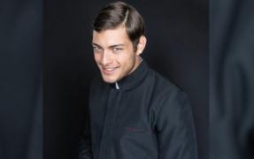 Fiul fostului fotbalist Ilie Dumitrescu este revelaţia noii generaţii de actori români! La doar 19 ani, a jucat deja în 3 filme de succes