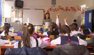 Părinţii alergă după medicii de familie, care abia mai fac faţă. Încep şcolile şi elevii nu au dosarul medical gata!