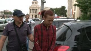 Inventivitatea hoţilor nu cunoaşte limite. Un tânăr de 19 ani s-a deghizat în femeie şi a păgubit un bărbat de aproape 4.000 de lei