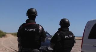Poliţiştii români au O NOUĂ ARMĂ care să-i apere de agresorii din stradă. Nu se vede cu ochiul liber şi va fi o supriză totală pentru cei care încearcă să atace vreun agent