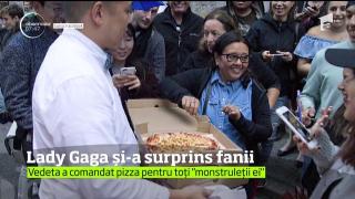 Lady Gaga a făcut cinste cu pizza fanilor veniţi la un concert! (VIDEO)