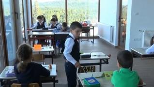 Nervi întinși la maxim și coloane de mașini în trafic, în prima zi de școală! Ambuteiajele au înroşit hărţile folosite de şoferi în trafic