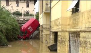 CICLON peste Italia! Furtuna se apropie de România! Meteorologii avertizează că vijeliile, grindina şi ploile torenţiale se vor simţi în toată ţara